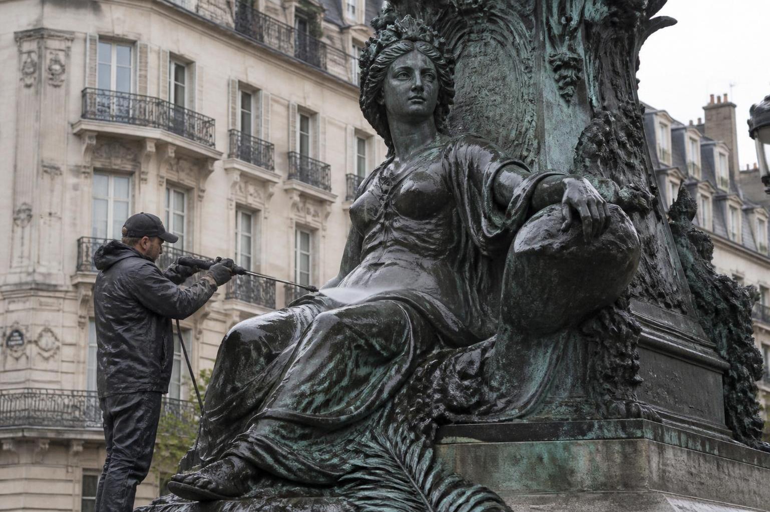 découvrez les meilleures méthodes pour nettoyer le bronze et préserver le patrimoine architectural urbain ainsi que les éléments décoratifs anciens avec soin et respect.