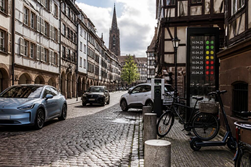 découvrez tout sur la zfe strasbourg : périmètre, calendrier d'application et véhicules autorisés pour circuler en zone à faibles émissions.